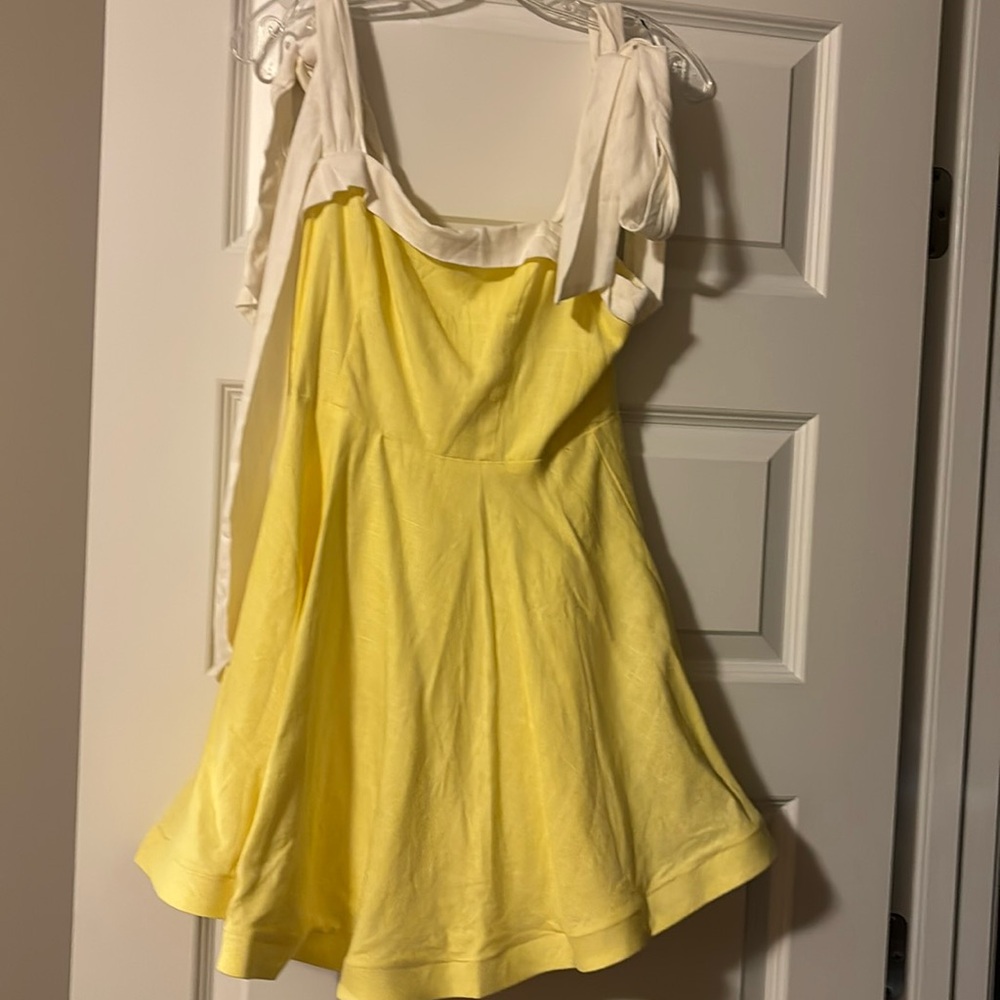NWT One and Only Collective Yellow and White Trimmed Tie Strap Mini Dress Size M